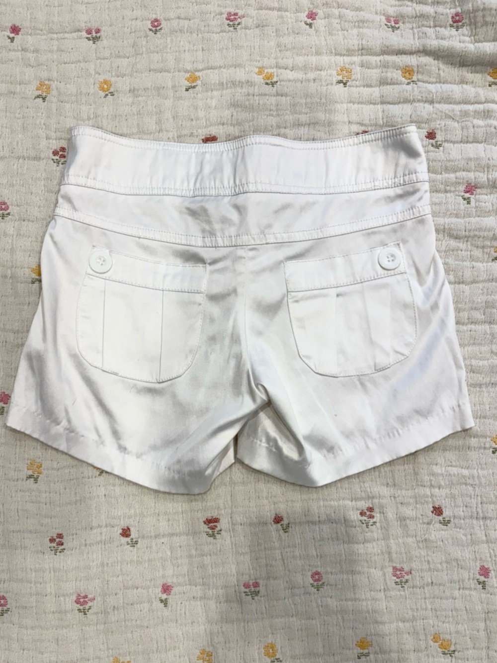 Early 2000’s White Low Waisted Shorts 🤍